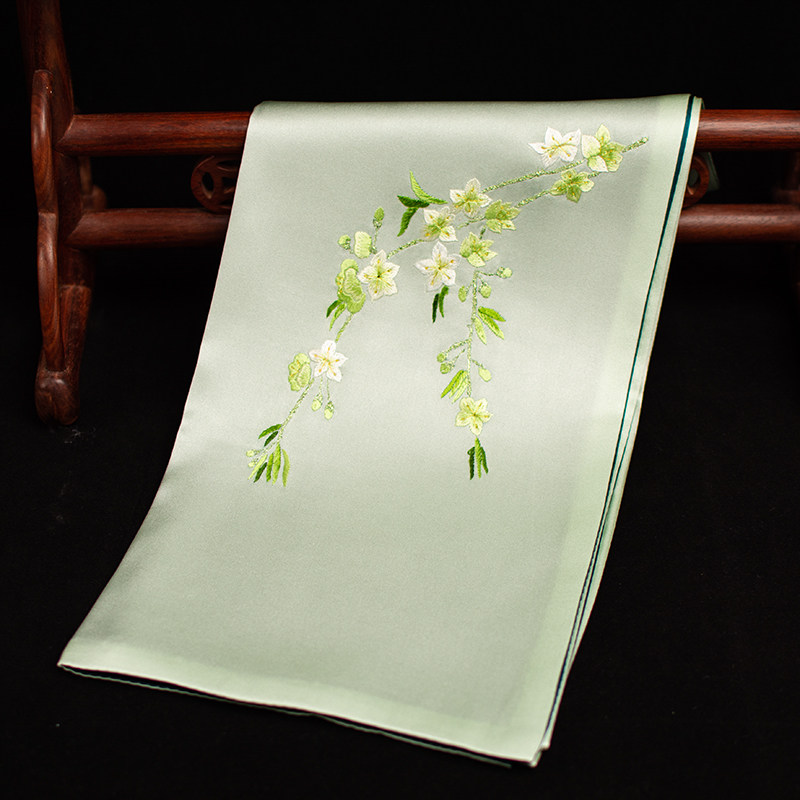 Lenço de Seda Pura com Bordado - Embroidery Gift avaliação e preço