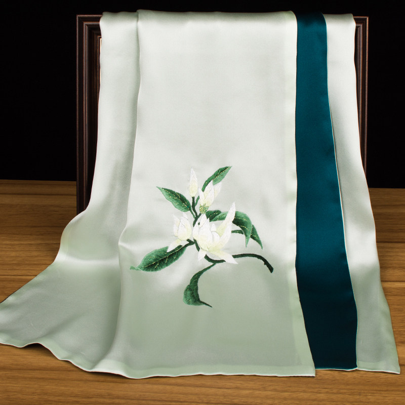 Lenço de Seda Pura com Bordado - Embroidery Gift avaliação e preço